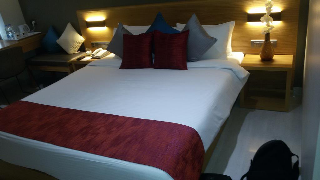 Hotel Suba Elite Vadodara Room photo