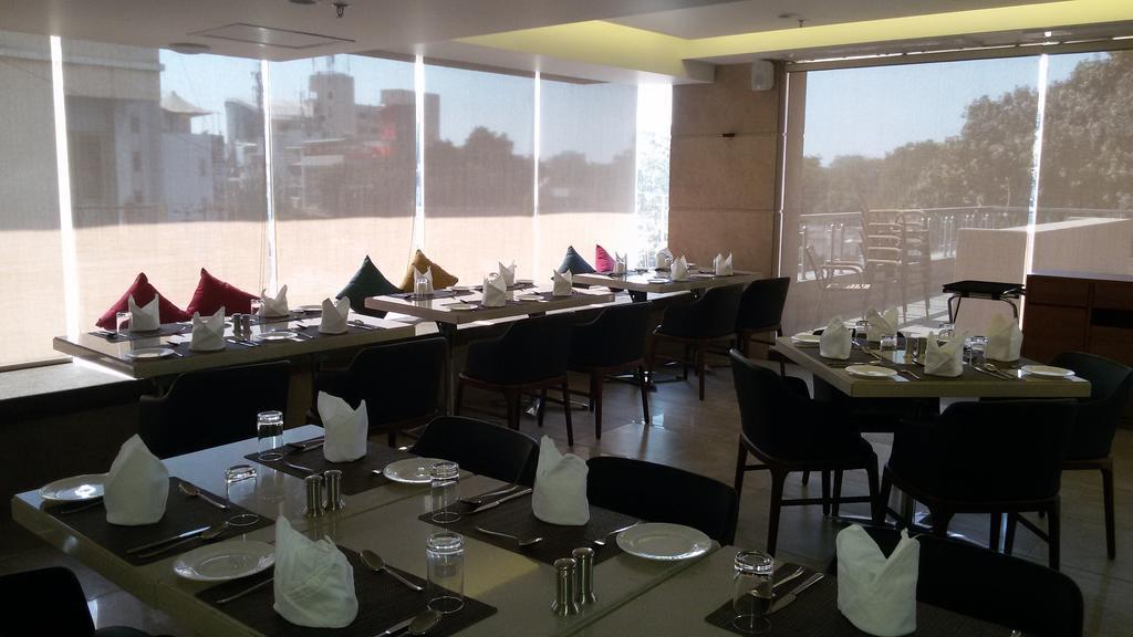 Hotel Suba Elite Vadodara Room photo